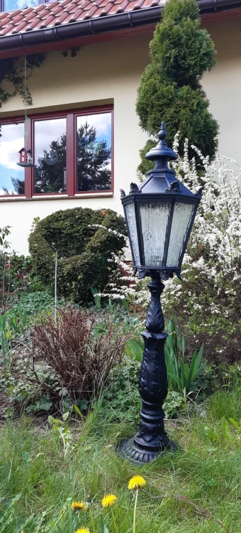 Duży żeliwny lampion ogrodowy z oprawką E27
