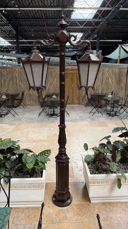 Lampa żeliwna Gicor do parku ogrodu i przestrzeni publicznej