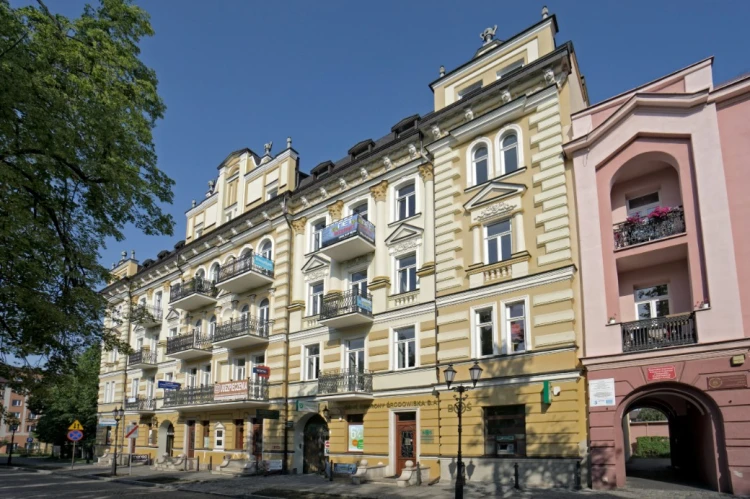 Dekoracyjna balustrada żeliwna o wysokości 110 cm