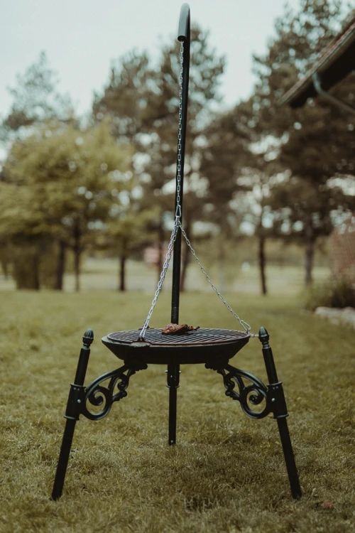 Grill ogrodowy żeliwny wysokość 185 cm