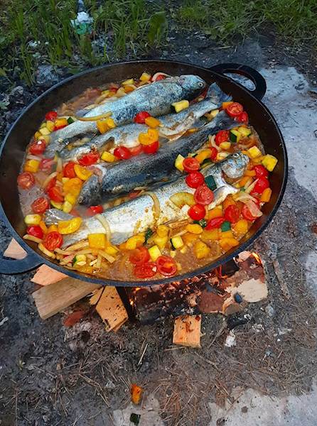 Polska patelnia żeliwna do przygotowywania potraw