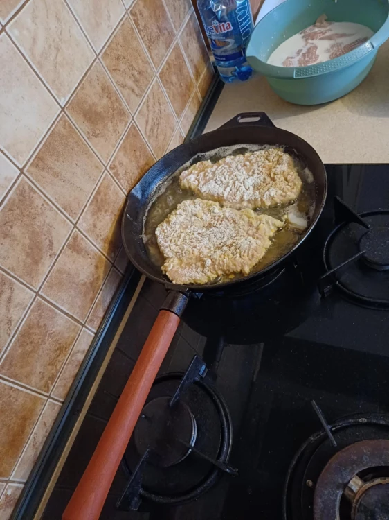 Patelnia żeliwna 25 cm widok z góry