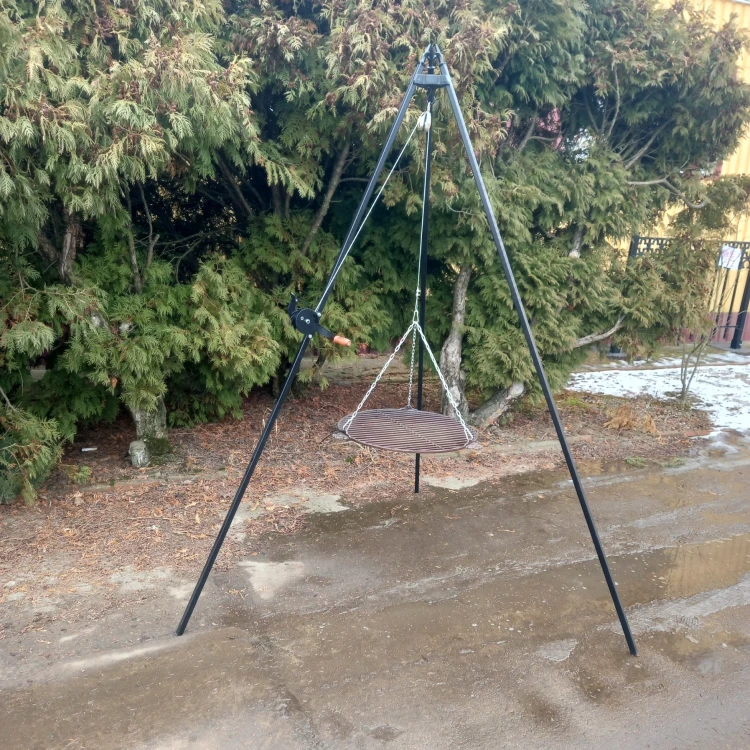 Trójnóg grillowy Gicor o wysokości 150 cm