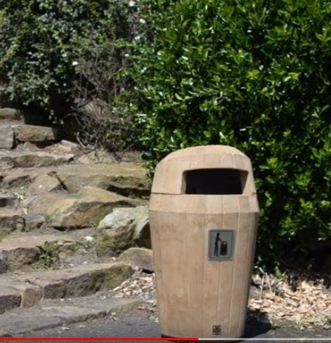 Kosz uliczny Sherwood z pokrywą i stalowym wkładem