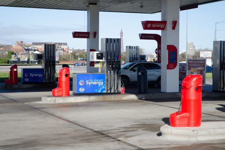 Wolnostojący kosz dla stacji paliw Auto-Mate Durapol