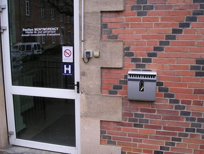 Nowoczesna popielniczka wisząca Ashmount 3 l