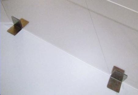 Uchwyt nierdzewny do przegrody szklanej 5 mm w ladzie chłodniczej