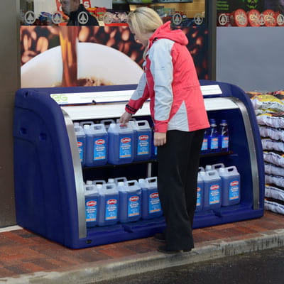 Gablota wystawowa zewnętrzna Orion, z pokrywą Rollatec