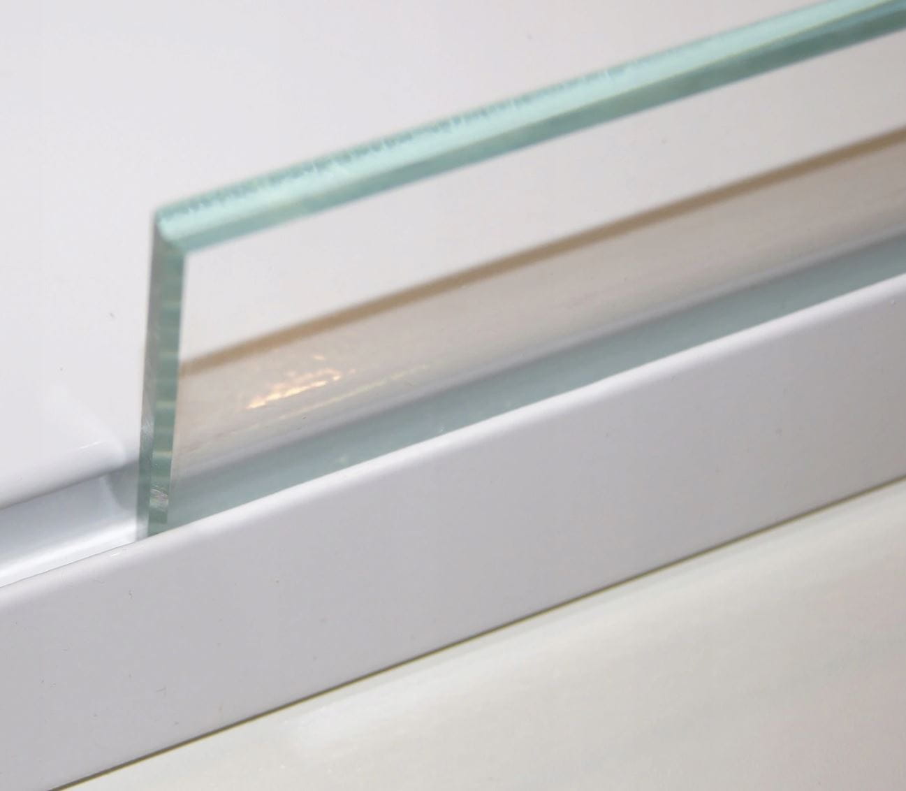 Stoper szklany, szlifowany, 985x100x5mm, do półek ażurowych i pełnych