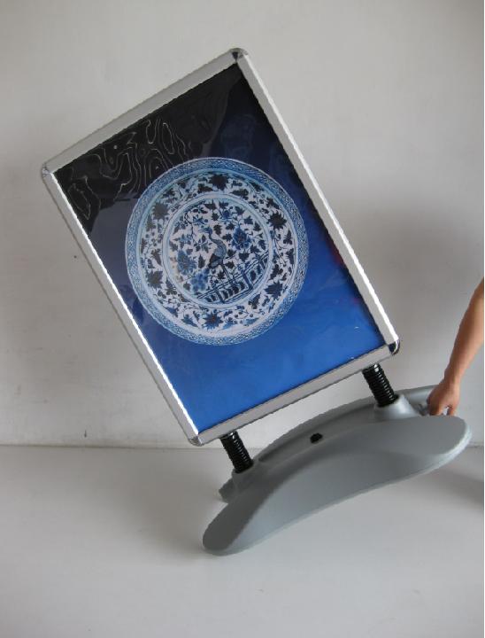 Potykacz A1 tablica reklamowa KIWAK Luksus, na sprężynach, z pojemnikiem na wodę