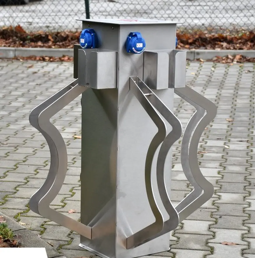 Stojak na rowery elektryczne ze stacją ładowania IV