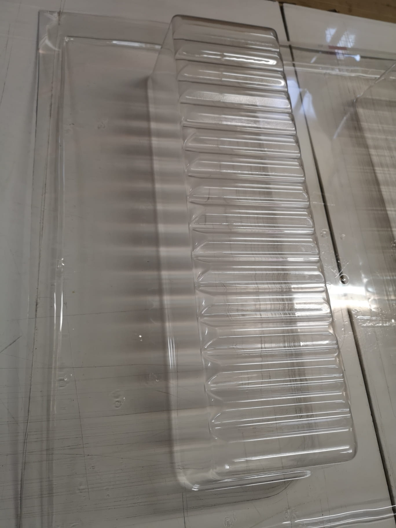 Pojemnik do regału chłodniczego