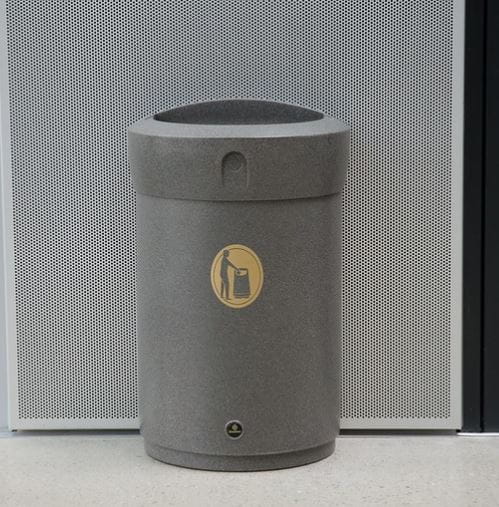 Kosz na śmieci Envoy 110 l z pokrywą wahadłową i  pojemnikiem wewnętrznym 